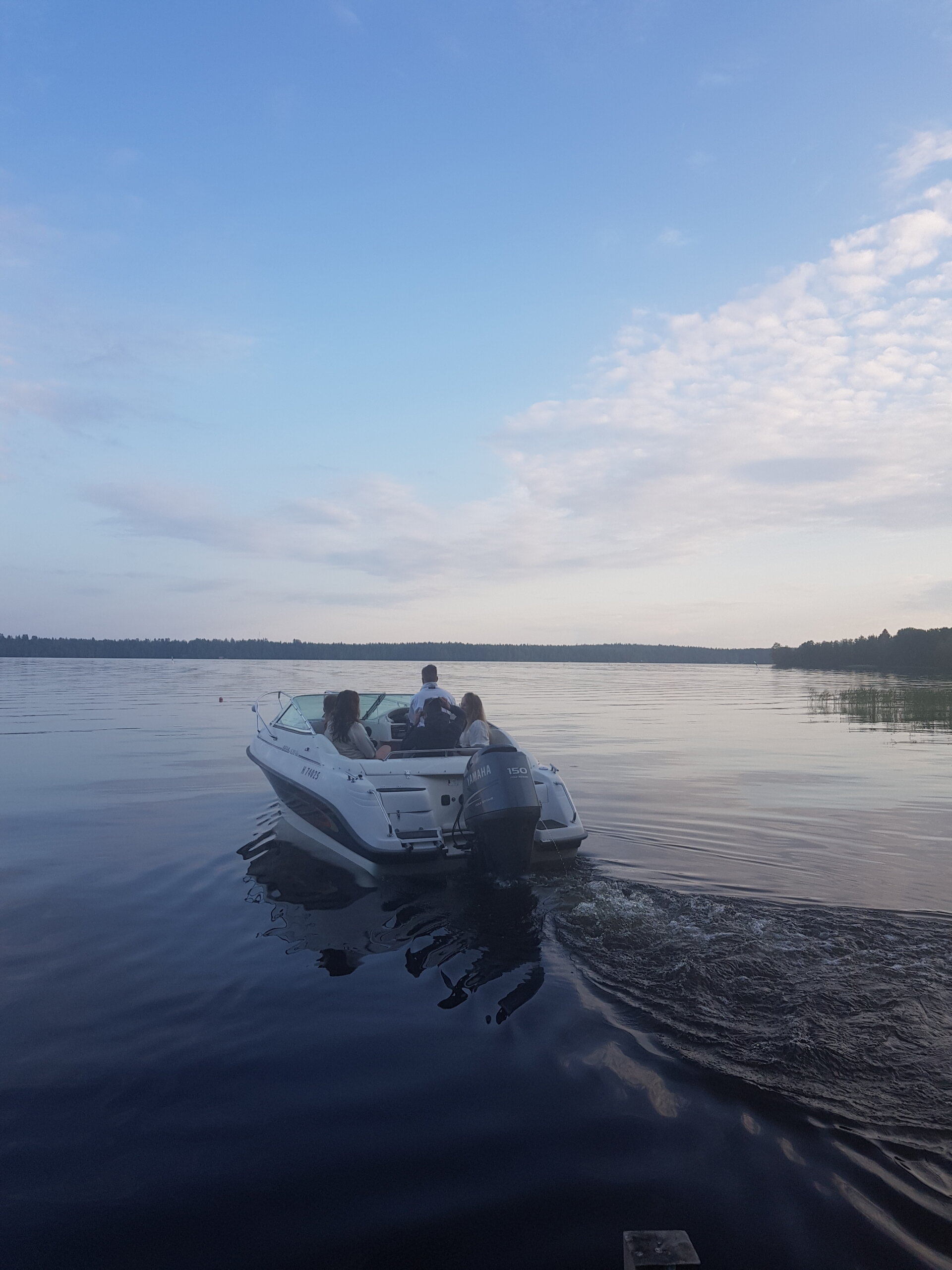 Pirkanmaalla on liki 2 900 järveä. Niistä iso osa sopii virkistys- ja matkailukäyttöön. Tampereen kaupunkiseudun seutujohtaja Päivi Nurminen kannustaa nyt maakunnan kuntia tiiviiseen yhteistyöhön vesistöjen käytettävyyden puolesta. Myös yksityisveneily on voimakkaassa nousussa. (Kuva: Päivi Nurminen)