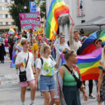 Katso video: Akaa Pride -tapahtumaan osallistui 600–700 kansalaista – Kulkue oli useiden satojen metrien pituinen