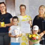 Ukraina-vapaaehtoiset ja Kari Uolamo palkittiin Hunajatorilla – Vuoden Kuningatar ja Kuhnuri haluavat tuottaa iloa muille