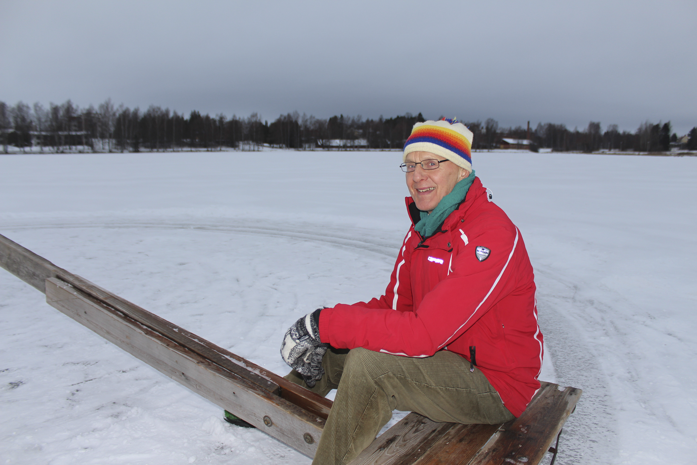 Markku Kyrölä toi napakelkan Nahkialanjärven jäälle