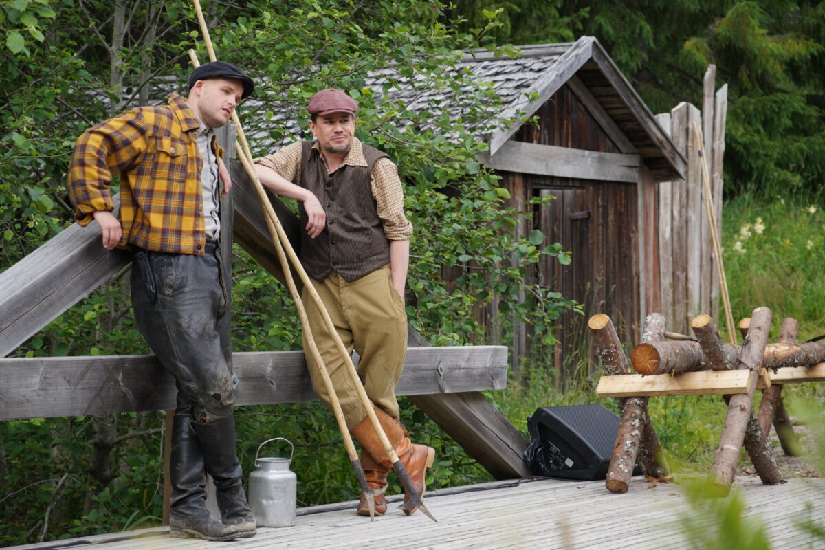 Tenori Tuomas Miettola (vas.) tekee Nokian roolistsa koskettavan. (Kuva: Sanna-Kaisa Koivisto)