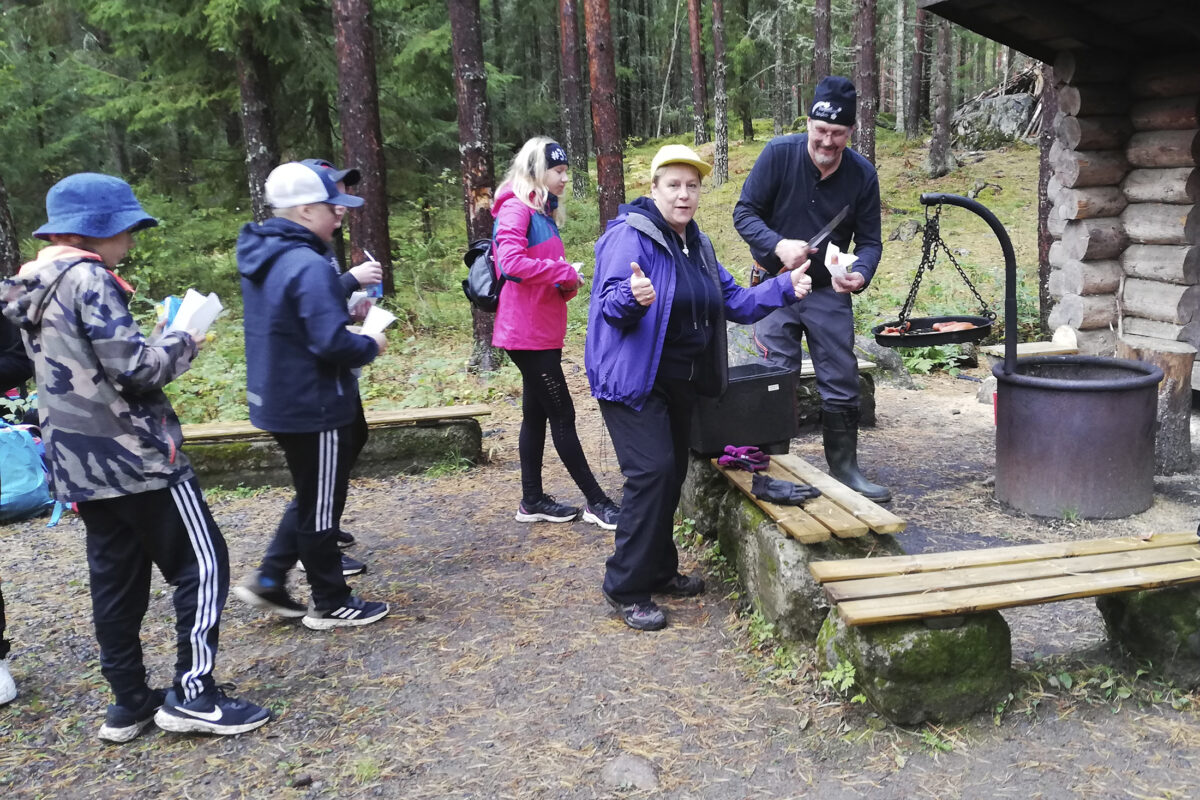 Pappilan koulu vietti syyspäivää Leijonalaavulla