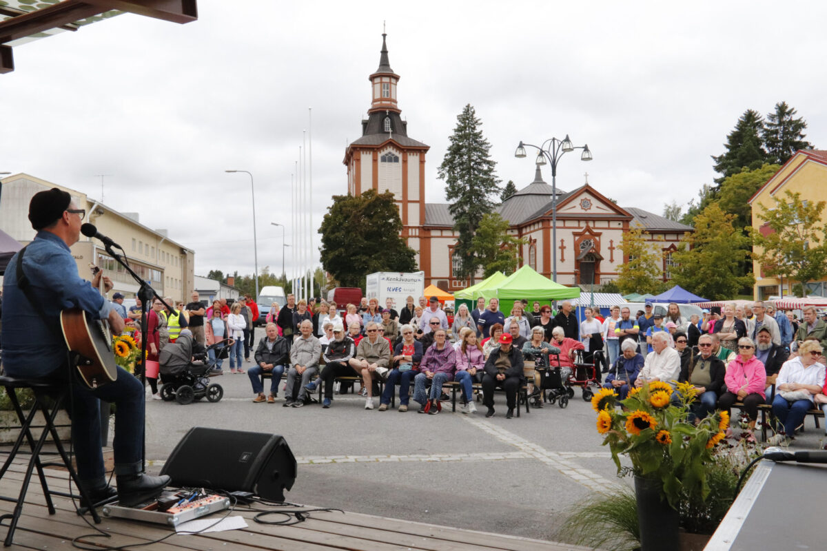 Akaan Hunajahulinoilla on luvassa uuden sadon hunajaa ja ohjelmaa moneen makuun