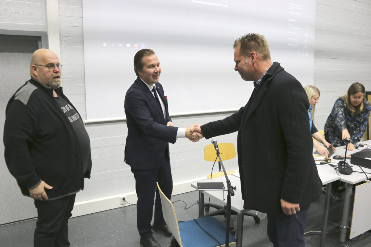Jatkopestin kaupunginjohtajana saanut Antti Peltola lähti valtuuston kokoukseen luottavaisin mielin – ”Olen otettu siitä luottamuksesta, jonka olen saanut”