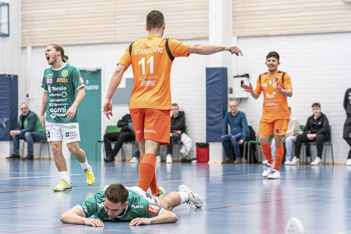 Akaa Futsal oli murskaava Torniossa – Välieräpaikka tavoitteena Akaa Areenalla sunnuntaina