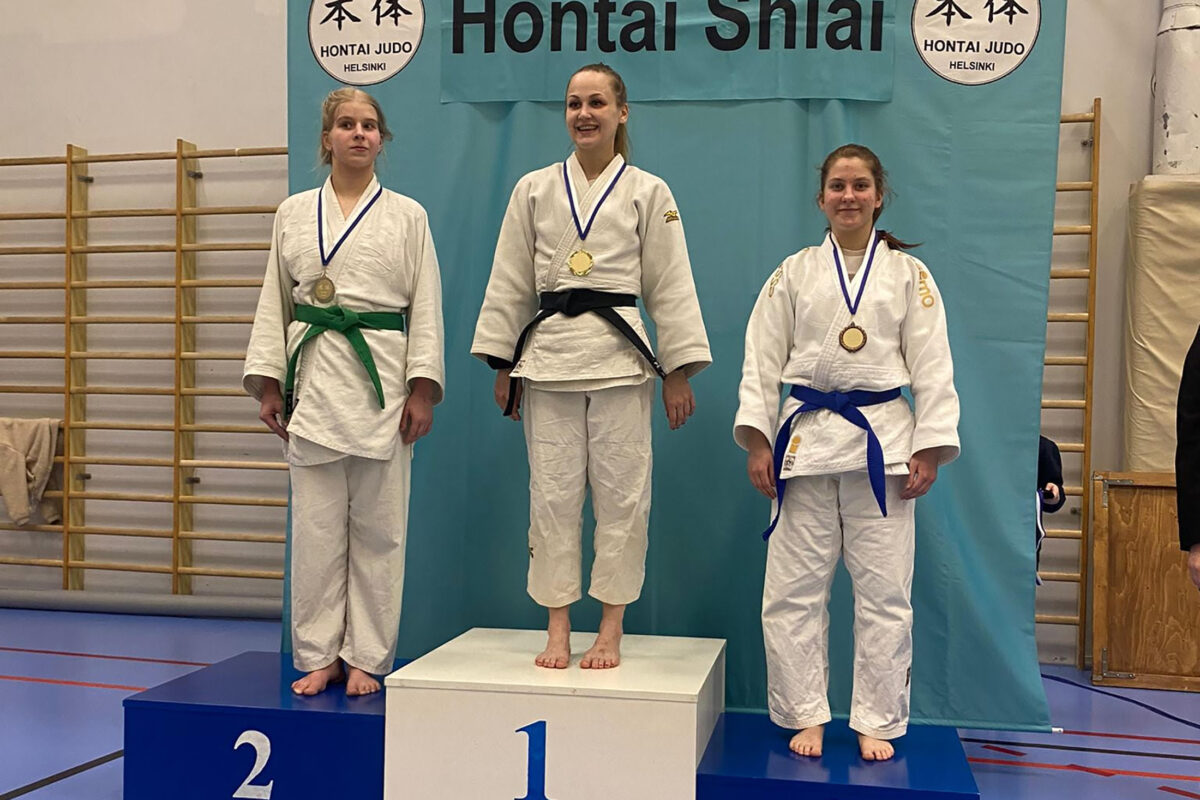 Hulda Kulhialle judopronssia Helsingissä – Seuraavaksi akaalainen lähtee Belgiaan tuomaroimaan juniorikisoja