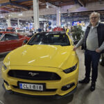 Veikko Nordström ja keltainen Mustang juhlistivat automallin 60-vuotispäivää