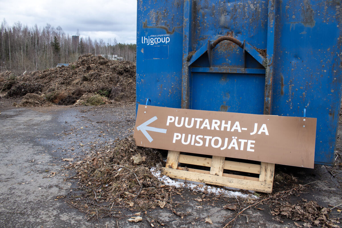 Risuviikot alkavat Akaan jäteasemalla tänään – Terveet omenat voi lajitella puutarhajätteeseen, muumiotautiset kuuluvat poltettavaan jätteeseen