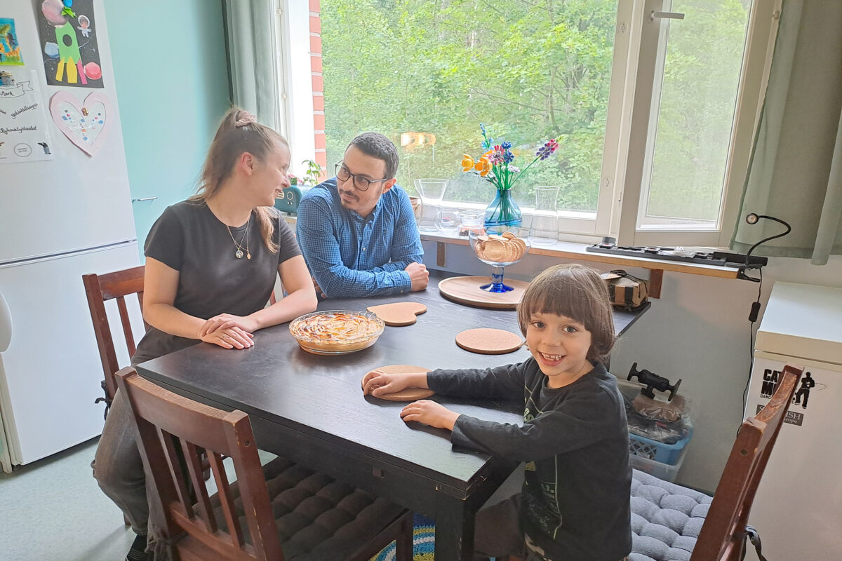 Ukrainalaisperhe palasi Yhdysvalloista takaisin Viialaan – Isä Anton aloittaa tohtoriopinnot, ja äiti Yuliia toivoo pääsevänsä hyödyntämään erikoisosaamistaan