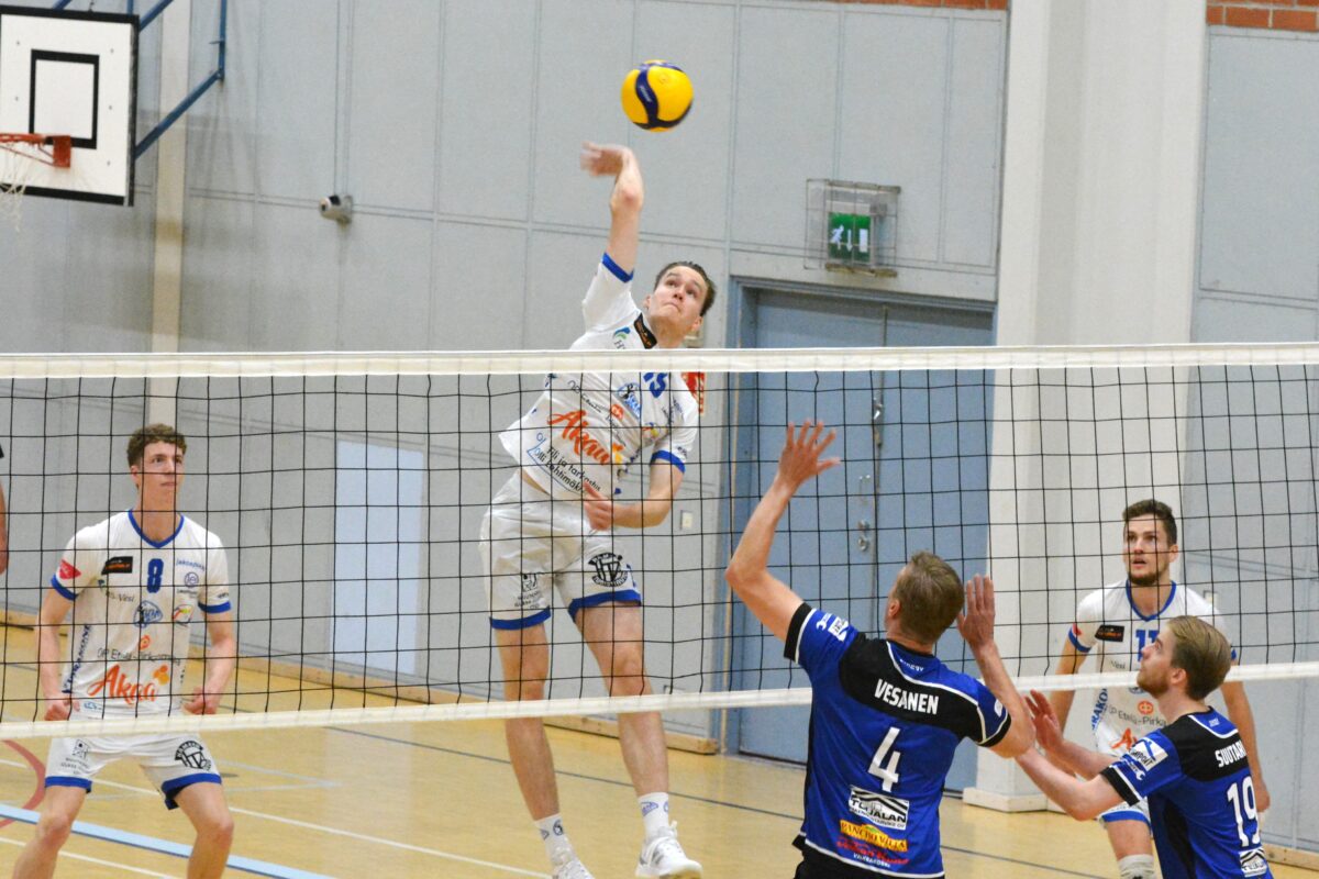 Akaa-Volley oli odotetusti Lempo-Volleyn kakkosjoukkuetta kovempi Suomen Cupissa