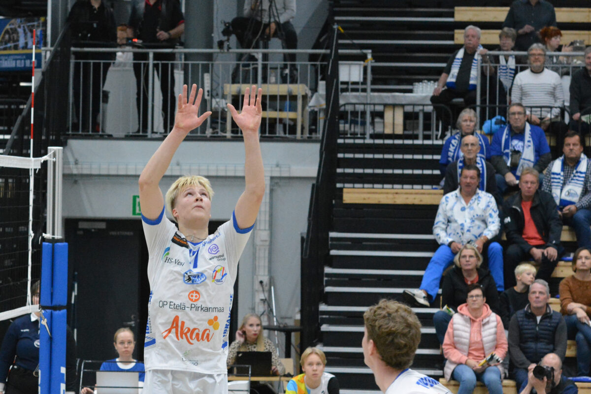 Akaa-Volley kaatoi Karelian Hurmoksen kahden kankeahkon erän jälkeen 3–0