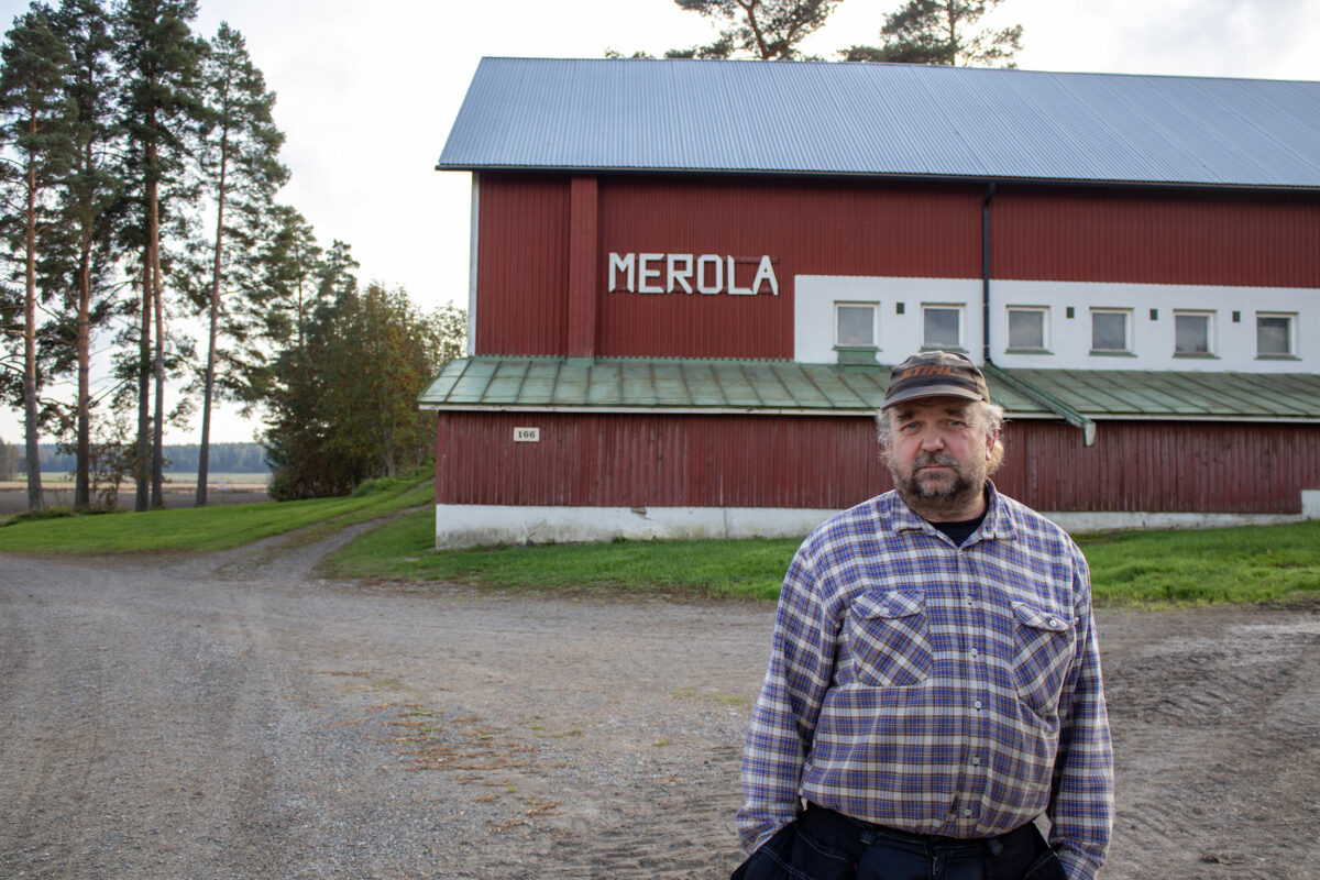 Aku Mero on yksi monista, joka maksaa yksityistien kunnossapitoa – Kaupungin avustuksella saa puoli kuormaa hiekoitushiekkaa